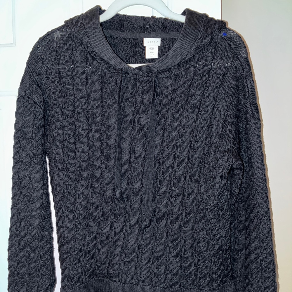 Aspen Navy Cable Knit Neck Sweater with hood.‎ Sz M Gently used.